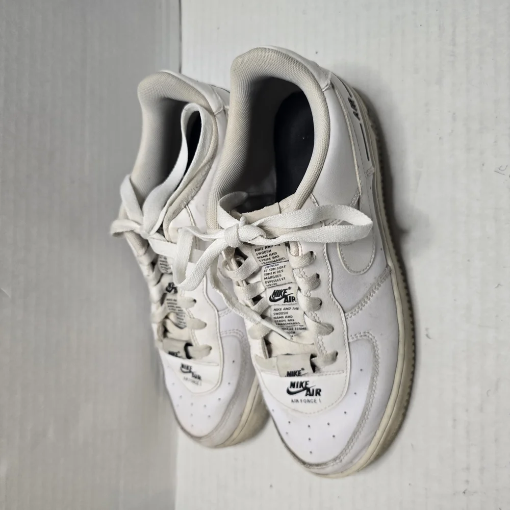 Nike White Sneakers‎ Minimalist Design